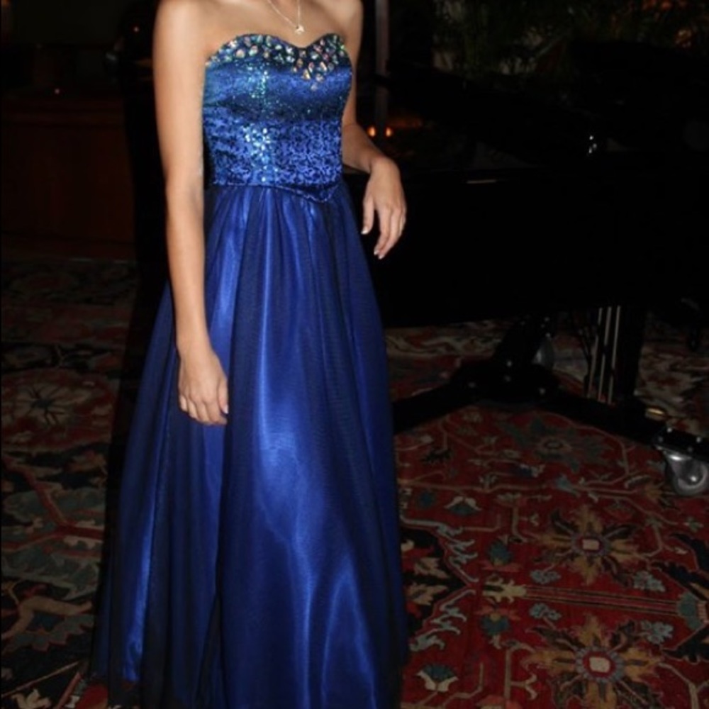 Prom Dress - Picture 4 of 4